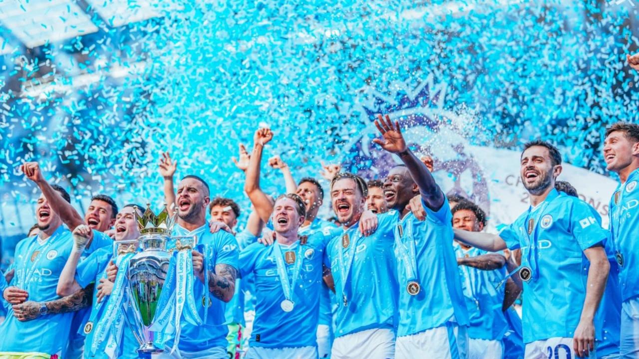 team trophy 1 - Roefs dapat nominasi berkat awal cemerlang Premier League