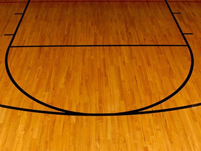 Lantai Kayu Parket Lapangan Basket Pilihan Terbaik untuk Performa dan Estetika wooden basketball 1 1 - Lantai Kayu Parket Lapangan Basket Pilihan Terbaik untuk Performa dan Estetika