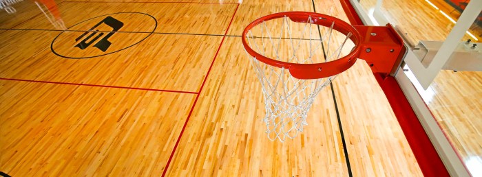 basketball wood header 1 - Lantai Kayu Lapangan Basket Kualitas Terbaik untuk Performa Unggul