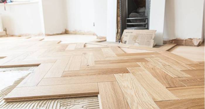 laying parquet flooring c2m750 1 - Harga lantai parket olahraga per m2 panduan lengkap