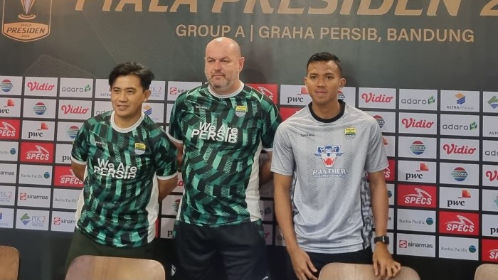 pelatih persib bojan hodak bersama pemain teja paku alam dal vajp 1 - Kekecewaan Bojan Hodak setelah Persib Kalahkan Bangkok United